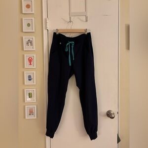Green drawstring figs joggers